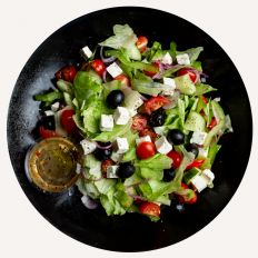 Photo Greek salad  with salad dressing - Pica Lulū
